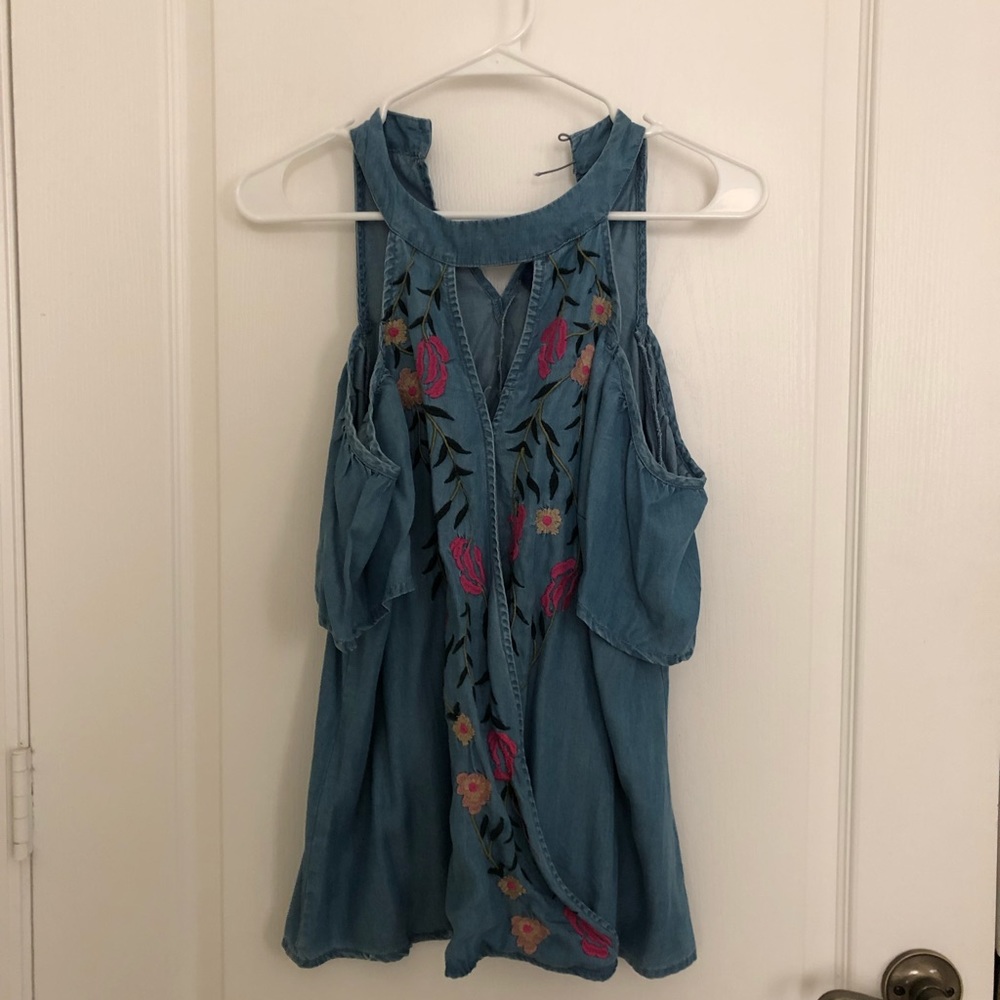 NWOT Francesca’s Cold Shoulder Top